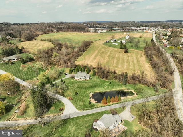 101 FAIRFAX DR., York, PA 17403