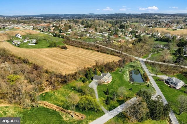 101 FAIRFAX DR., York, PA 17403