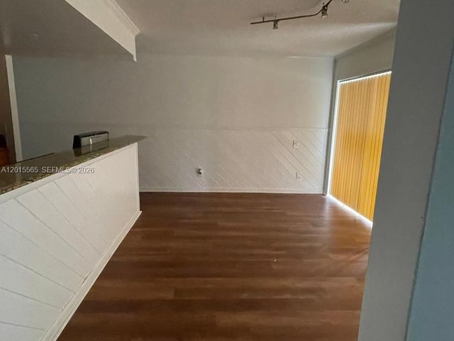 5222 NE 6th Ave F34, Oakland Park, FL 33334