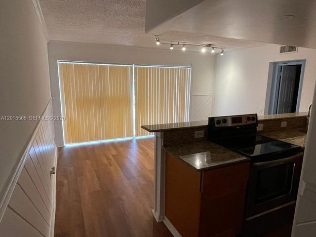 5222 NE 6th Ave F34, Oakland Park, FL 33334