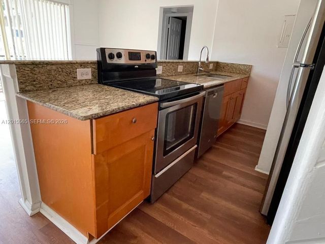 5222 NE 6th Ave F34, Oakland Park, FL 33334