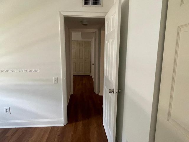 5222 NE 6th Ave F34, Oakland Park, FL 33334