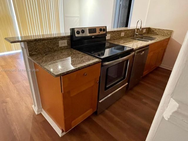 5222 NE 6th Ave F34, Oakland Park, FL 33334