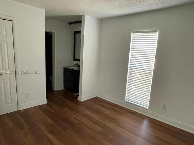5222 NE 6th Ave F34, Oakland Park, FL 33334