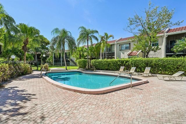 5222 NE 6th Ave F34, Oakland Park, FL 33334