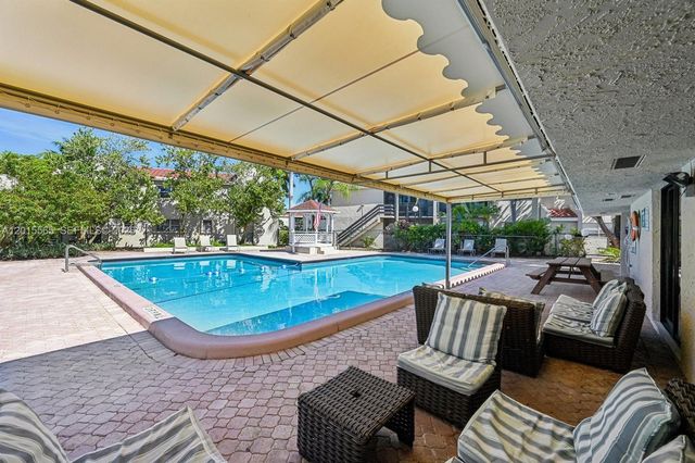 5222 NE 6th Ave F34, Oakland Park, FL 33334