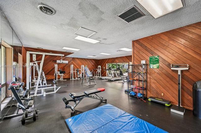 5222 NE 6th Ave F34, Oakland Park, FL 33334
