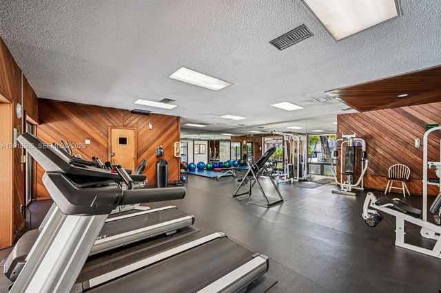 5222 NE 6th Ave F34, Oakland Park, FL 33334