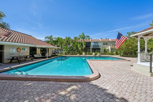 5222 NE 6th Ave F34, Oakland Park, FL 33334