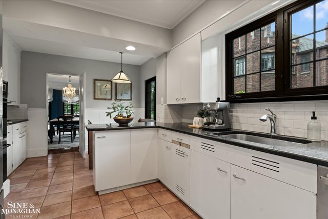 542 Lakepointe Street, Grosse Pointe Park, MI 48236
