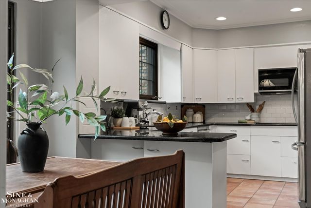 542 Lakepointe Street, Grosse Pointe Park, MI 48236