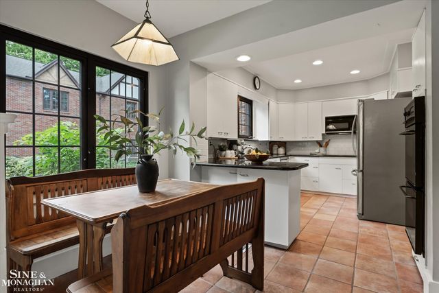 542 Lakepointe Street, Grosse Pointe Park, MI 48236