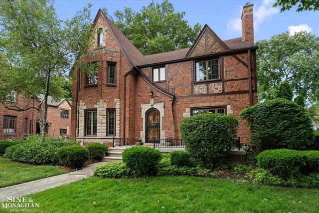 542 Lakepointe Street, Grosse Pointe Park, MI 48236