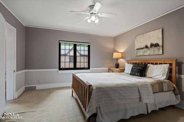 542 Lakepointe Street, Grosse Pointe Park, MI 48236
