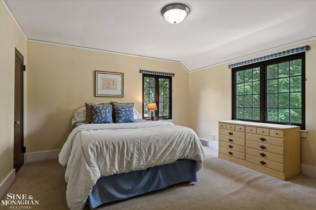 542 Lakepointe Street, Grosse Pointe Park, MI 48236