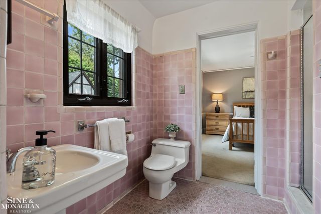 542 Lakepointe Street, Grosse Pointe Park, MI 48236