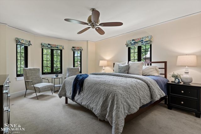 542 Lakepointe Street, Grosse Pointe Park, MI 48236
