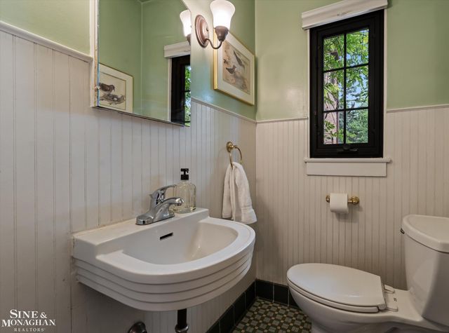 542 Lakepointe Street, Grosse Pointe Park, MI 48236