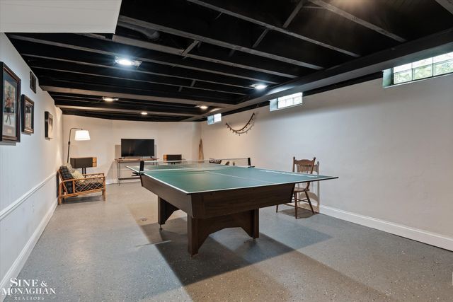 542 Lakepointe Street, Grosse Pointe Park, MI 48236