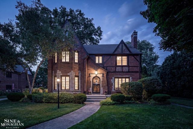 542 Lakepointe Street, Grosse Pointe Park, MI 48236