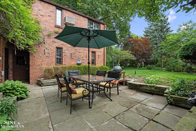 542 Lakepointe Street, Grosse Pointe Park, MI 48236