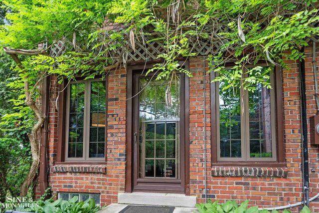 542 Lakepointe Street, Grosse Pointe Park, MI 48236