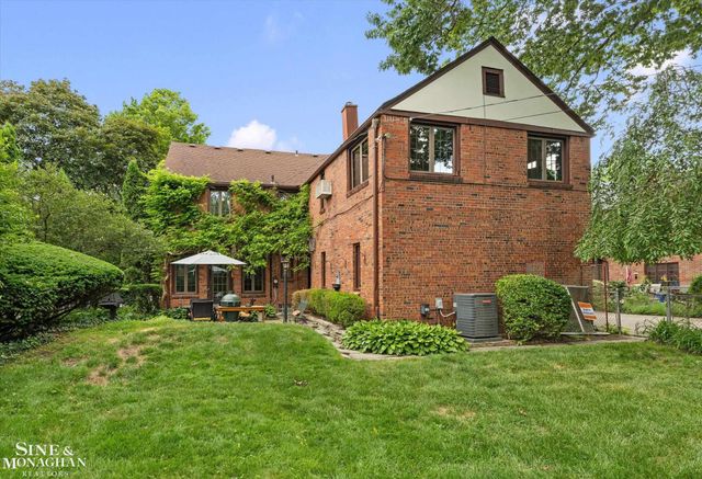 542 Lakepointe Street, Grosse Pointe Park, MI 48236