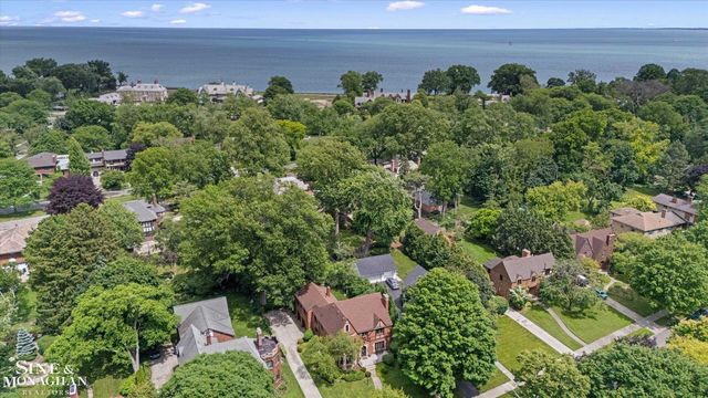 542 Lakepointe Street, Grosse Pointe Park, MI 48236