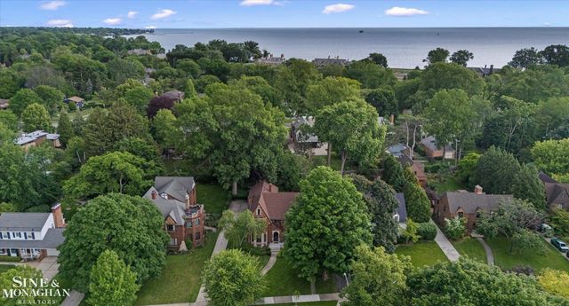 542 Lakepointe Street, Grosse Pointe Park, MI 48236