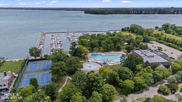 542 Lakepointe Street, Grosse Pointe Park, MI 48236