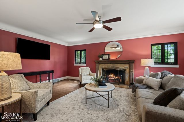 542 Lakepointe Street, Grosse Pointe Park, MI 48236