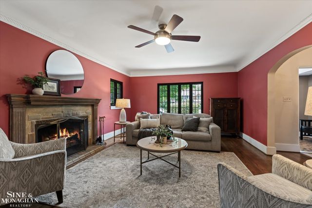 542 Lakepointe Street, Grosse Pointe Park, MI 48236