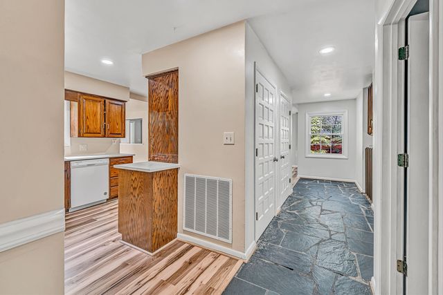 6344 Fairway Forest DR, Roanoke, VA 24018