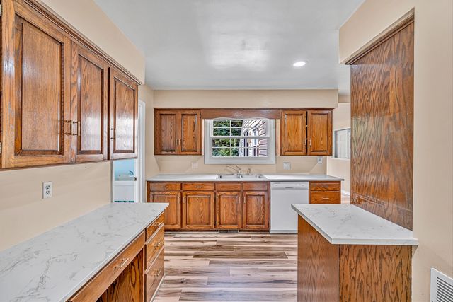 6344 Fairway Forest DR, Roanoke, VA 24018
