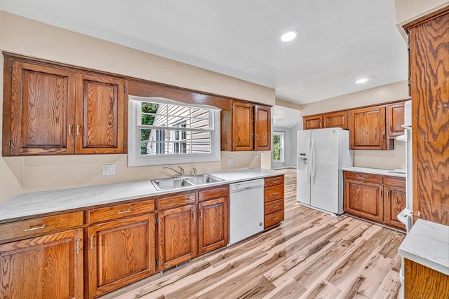 6344 Fairway Forest DR, Roanoke, VA 24018