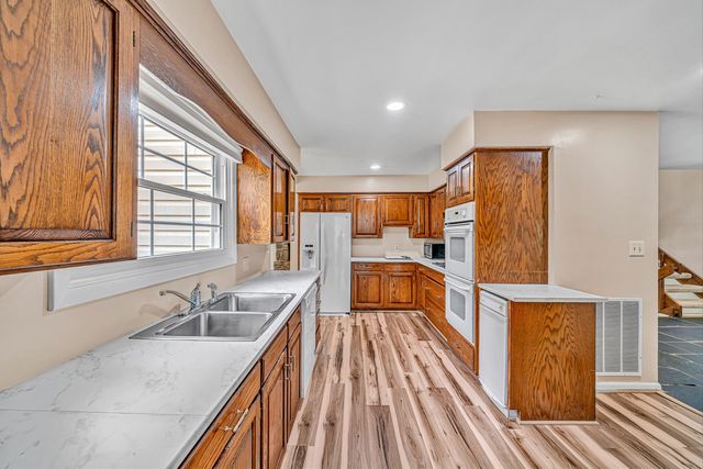 6344 Fairway Forest DR, Roanoke, VA 24018