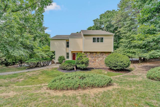 6344 Fairway Forest DR, Roanoke, VA 24018