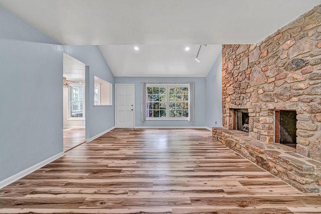 6344 Fairway Forest DR, Roanoke, VA 24018