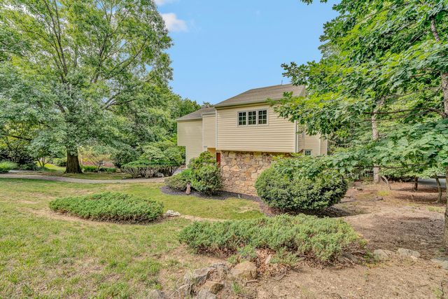 6344 Fairway Forest DR, Roanoke, VA 24018
