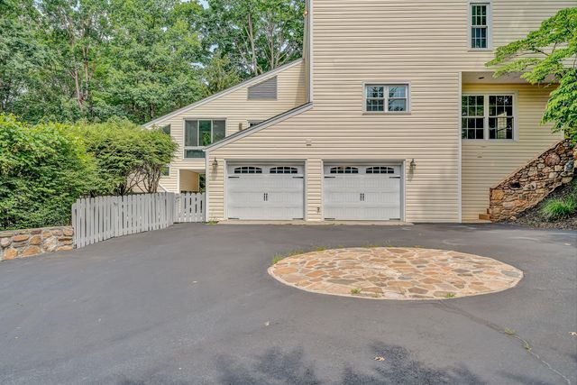6344 Fairway Forest DR, Roanoke, VA 24018