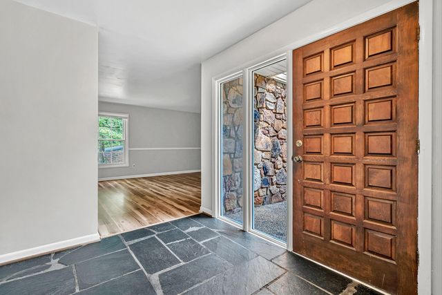 6344 Fairway Forest DR, Roanoke, VA 24018