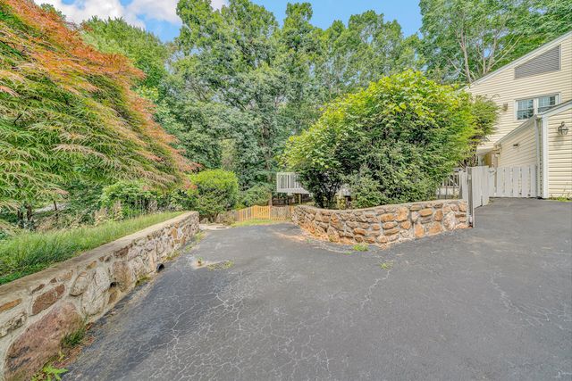 6344 Fairway Forest DR, Roanoke, VA 24018