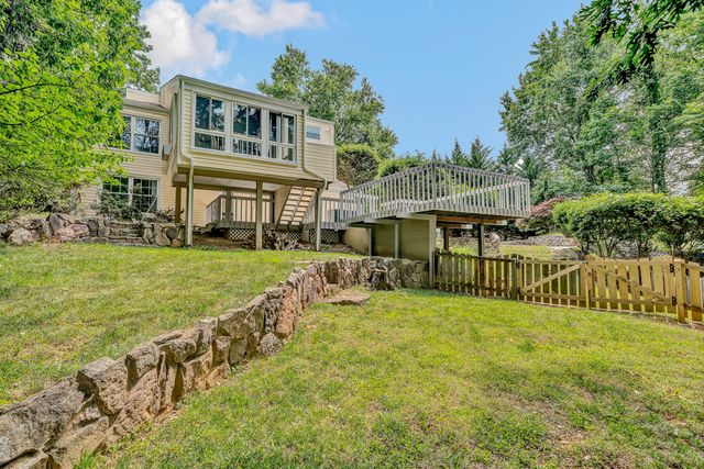 6344 Fairway Forest DR, Roanoke, VA 24018