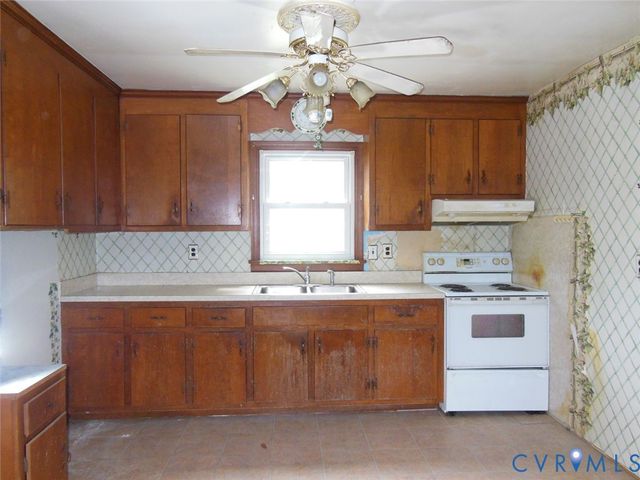 2161 Meadow Rd, Sandston, VA 23150