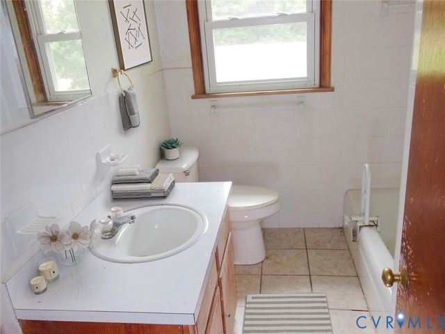 2161 Meadow Rd, Sandston, VA 23150