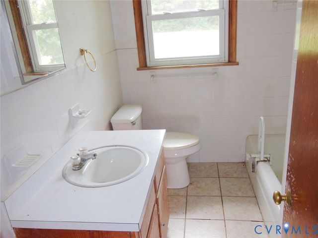 2161 Meadow Rd, Sandston, VA 23150