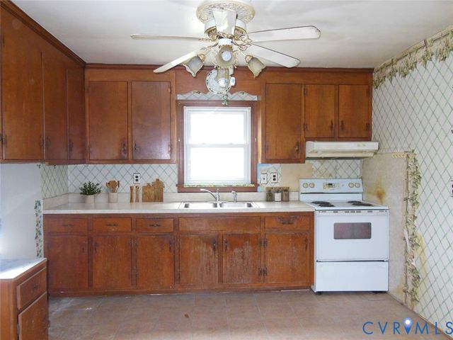 2161 Meadow Rd, Sandston, VA 23150
