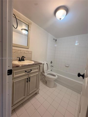 18850 NW 57th Avenue 306, Hialeah, FL 33015