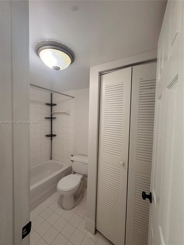 18850 NW 57th Avenue 306, Hialeah, FL 33015