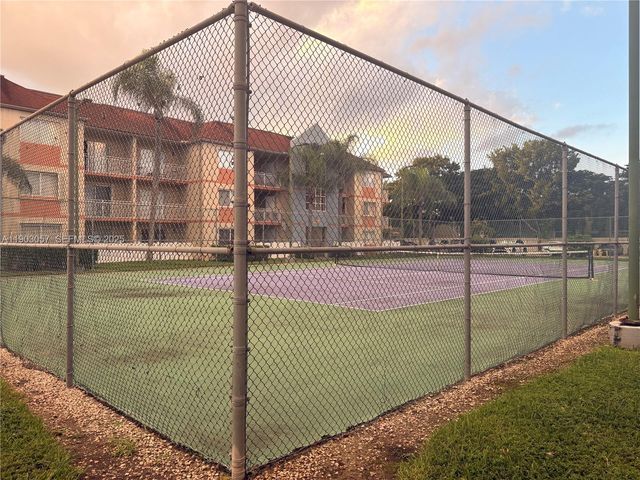 18850 NW 57th Avenue 306, Hialeah, FL 33015